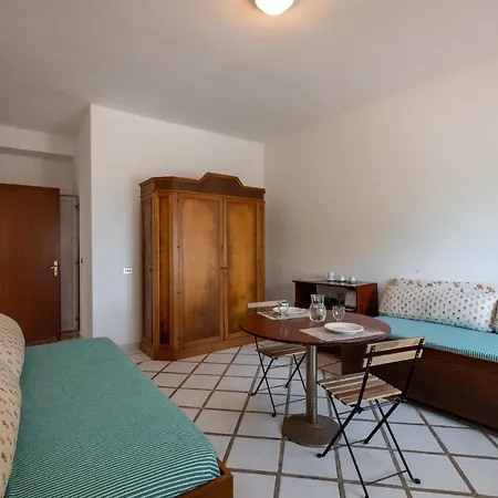 Piccolo Mondo Castro Apt 64 Apartment *